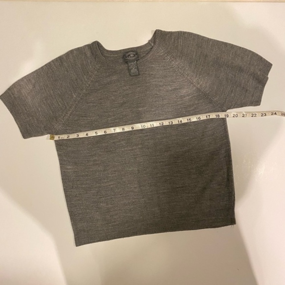 DESIGNERS ORIGINALS GRAY SHORT SLEEVE LUXELON SWEATER SIZE MEDIUM